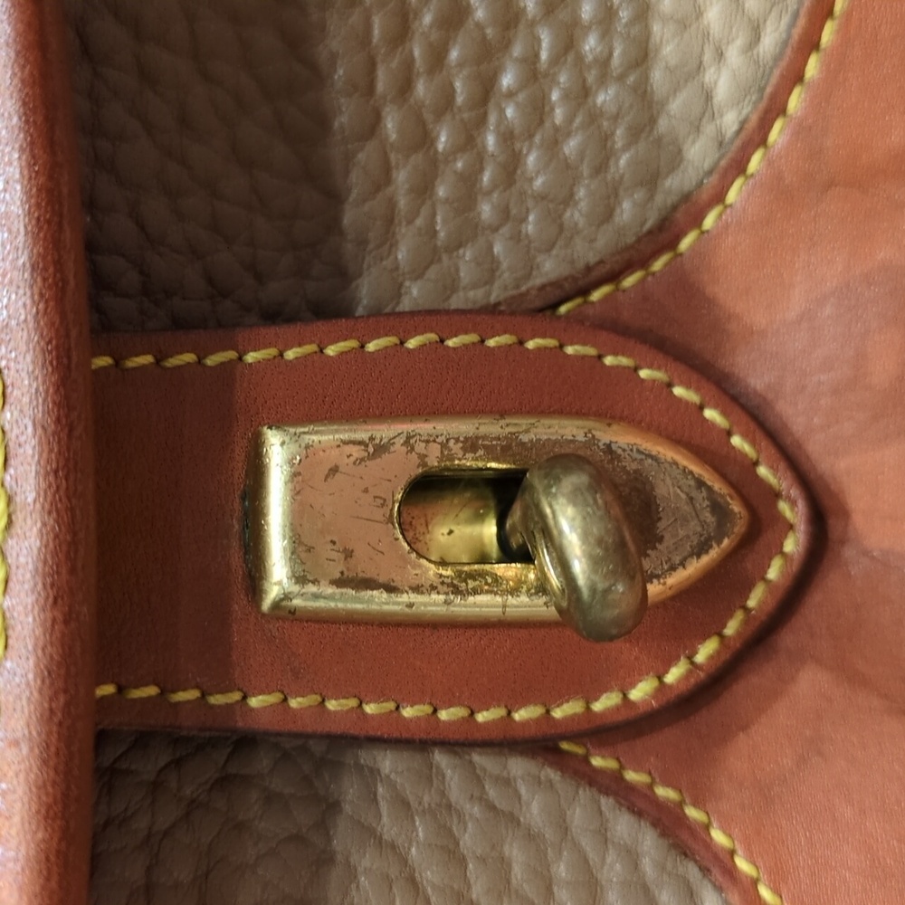 Dooney & Bourke Vintage Tan All Weather Leather Crossbody Purse Bag CALLOUTS - Picture 4 of 14